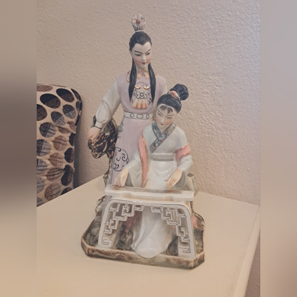Rare Vintage Chinese Hand Painted Lovers Porcelain Statue of Emperial Man Woman - Picture 2 of 12